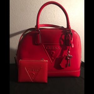 🔥 Red Guess handbag or Crossbody 🔥